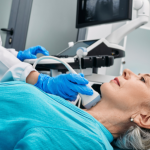 Dra. Thaline Neves destaca a relevância do ultrassom como recurso essencial na medicina preventiva e nos check-ups de rotina.