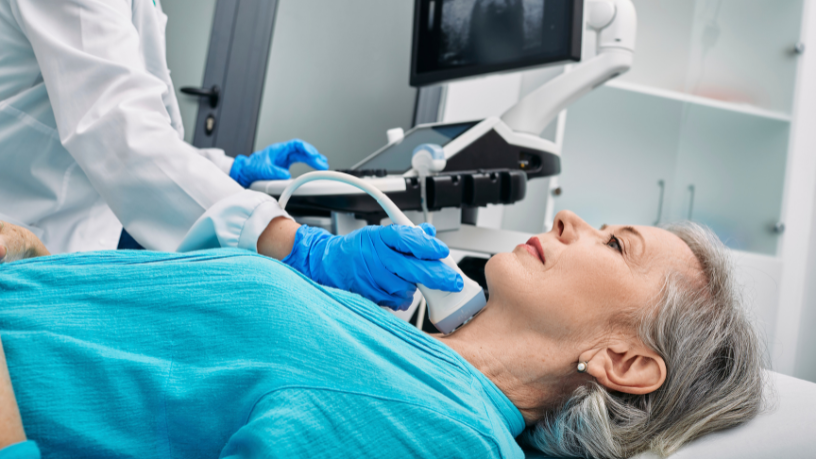 Dra. Thaline Neves destaca a relevância do ultrassom como recurso essencial na medicina preventiva e nos check-ups de rotina.