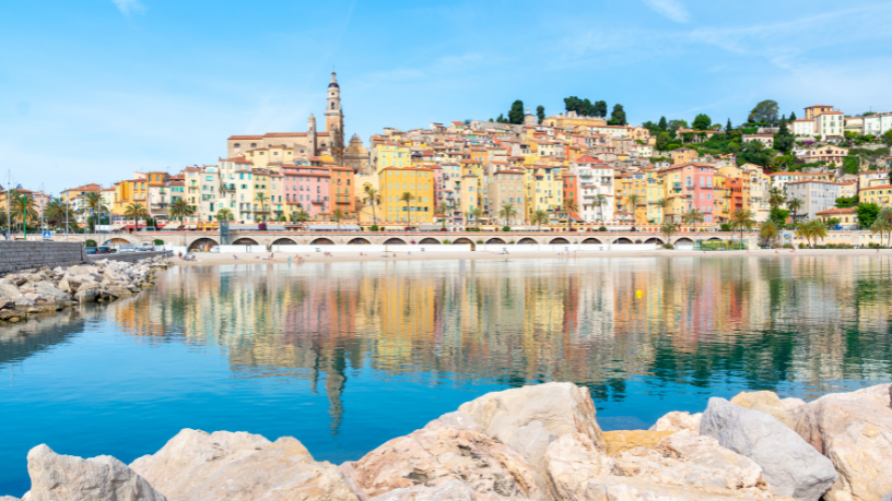 De Mônaco a Saint-Tropez, cada parada na Riviera é um mergulho em sofisticação e cultura, destaca Leonardo Rocha de Almeida Abreu.